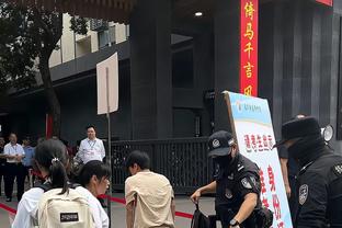 内维尔谈克洛普言论：对阵曼联时安菲尔德的气氛就很糟糕